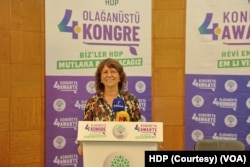 Sultan Özcan HDP'nin yeni eş genel başkanı olarak seçildi.