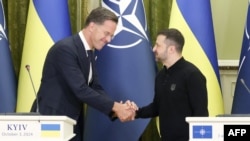 NATO Genel Sekreteri Rutte, önce Ukrayna lideri Zelenski ile 18 Aralık Çarşamba günü görüşecek. Bunun ardından Rutte, zirve için Brüksel’e gelen AB liderlerinden bazıları ve İngiltere Başbakanı Keir Starmer’i, Zelenski ile buluşturacak. 